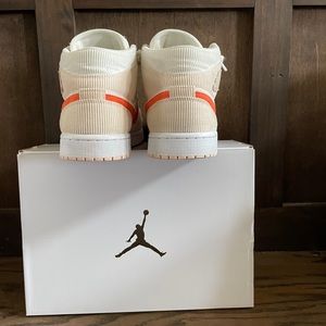 Women’s Air Jordan 1 Mid SE’ Corduroy